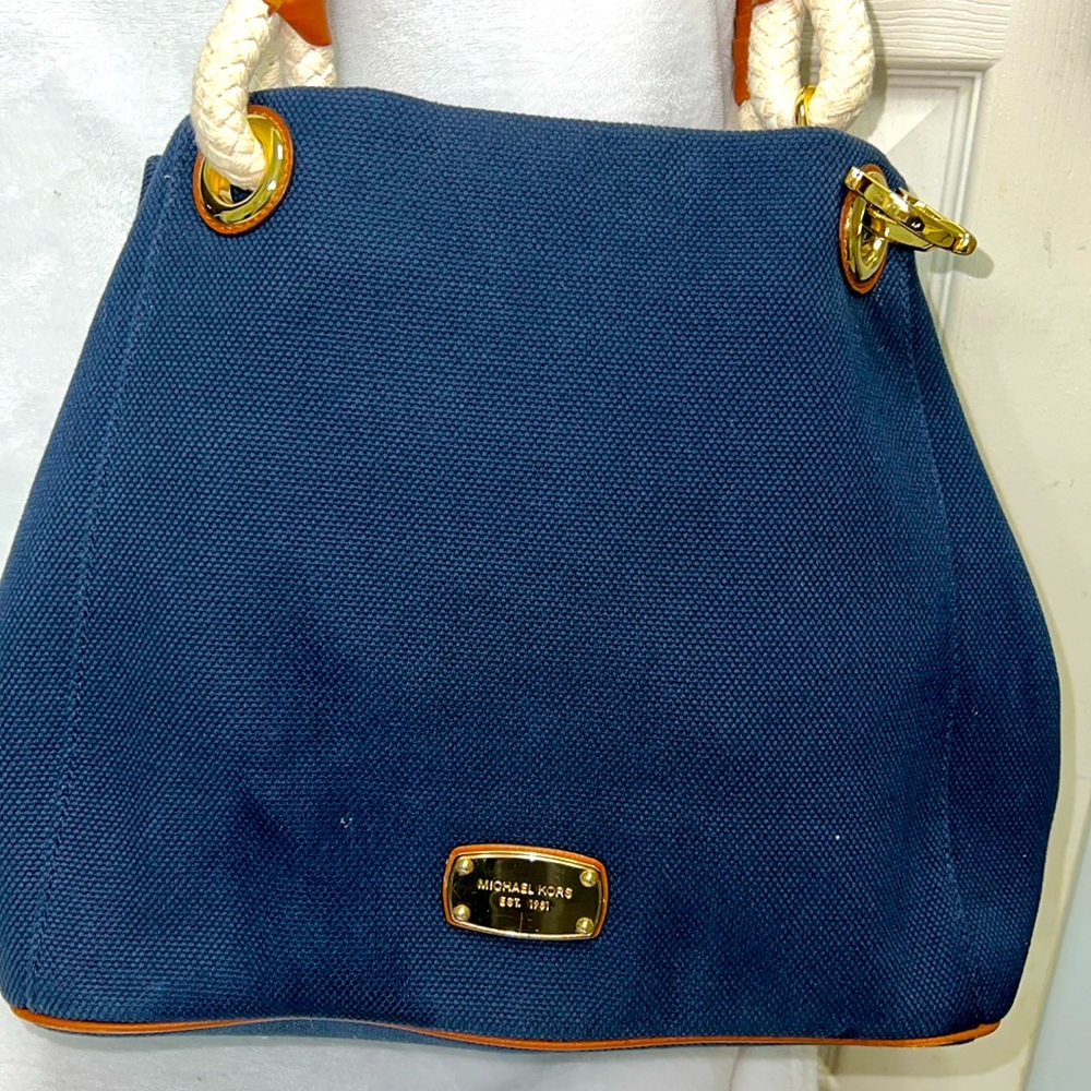 Michael Kors tote purse. Marina navy blue 

CLOTH HANDBAG.